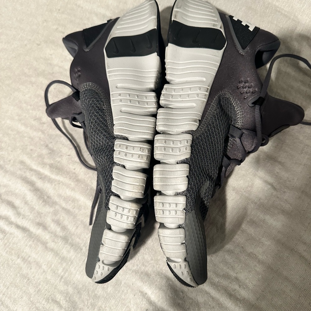 Men’s Nike Free Metcon. Gray and white. size 15